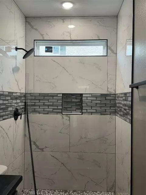 Bath - 411 E Alamo, Terrell, TX 75160 photo 6 of 7