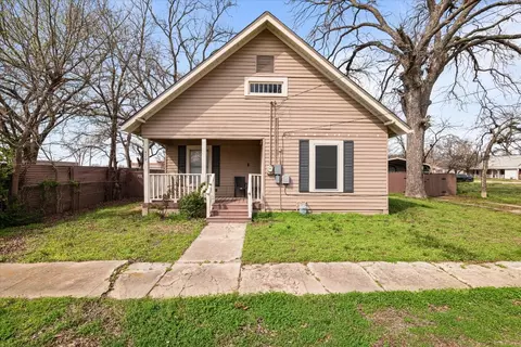 429 Hancock St, Gainesville, TX 76240
