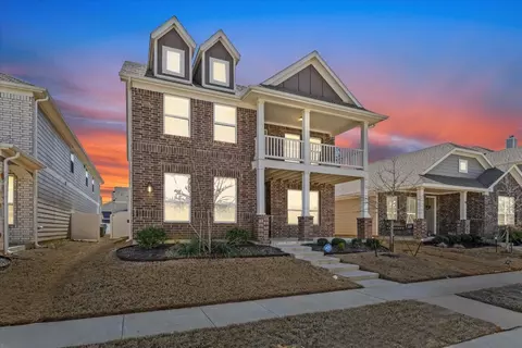 10044 Travis Dr, Aubrey, TX 76227