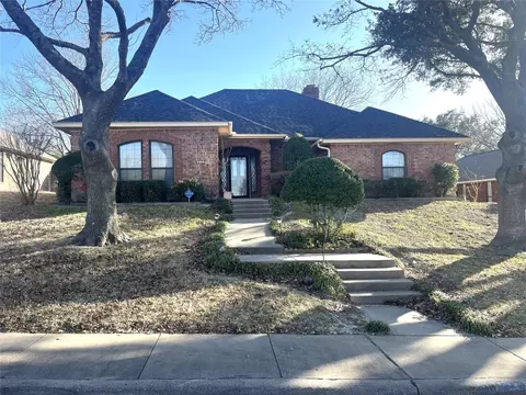612 Dartbrook Dr, Desoto, TX 75115