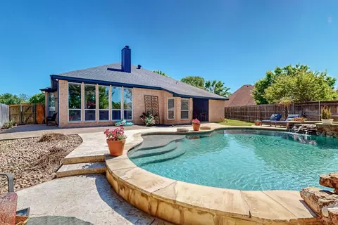 9201 Glenhaven Ct, North Richland Hills, TX 76182