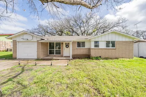 1029 Idlewood Ave, Azle, TX 76020