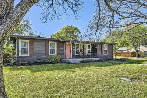 1206 S Pine St, Grapevine, TX 76051