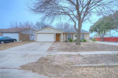 1137 Santa Fe Trl, Grand Prairie, TX 75052