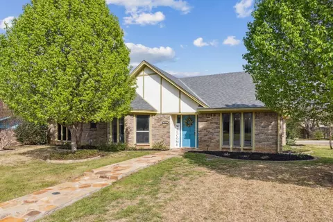 5913 Ed Coady Rd, Edgecliff Village, TX 76134