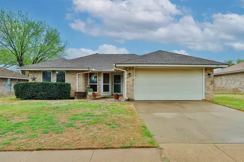 506 Balsam Dr, Euless, TX 76039