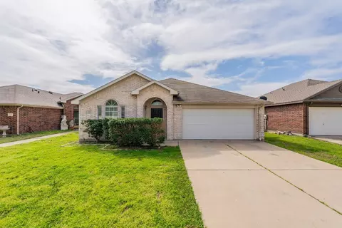 1011 Carlsbad Dr, Grand Prairie, TX 75051