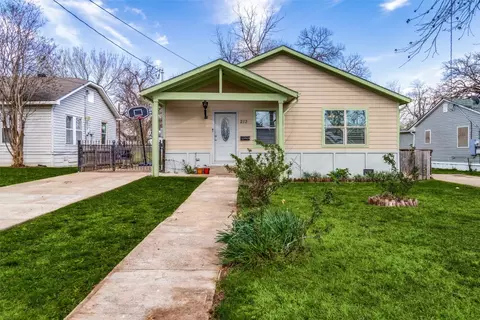 213 N Holly Ave, Sherman, TX 75092