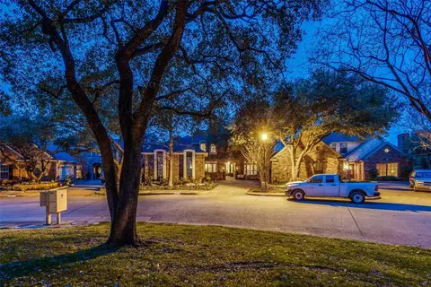 1519 Waterside Ct, Dallas, TX 75218