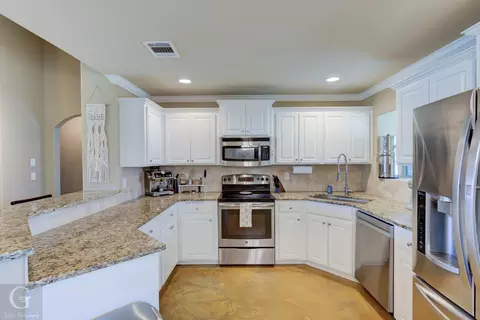 Kitchen - 184 Bent Tree Loop, Haughton, LA 71037 photo 3 of 4