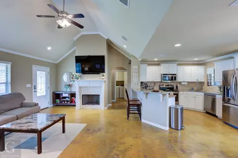 Kitchen - 184 Bent Tree Loop, Haughton, LA 71037 photo 1 of 4