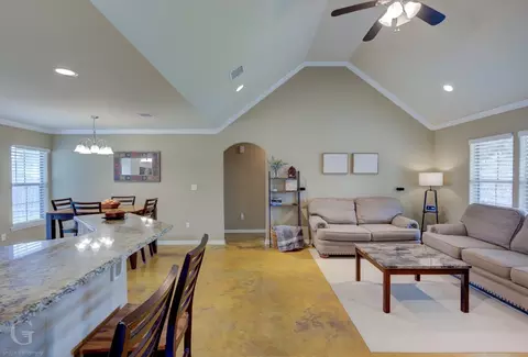 Living - 184 Bent Tree Loop, Haughton, LA 71037 photo 3 of 3
