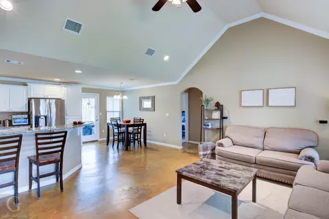 Living - 184 Bent Tree Loop, Haughton, LA 71037 photo 2 of 3