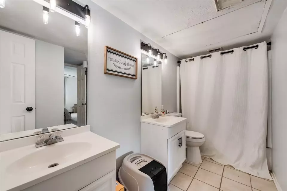 Bath - 9468 Gonzales Dr, Dallas, TX 75227 photo 1 of 1