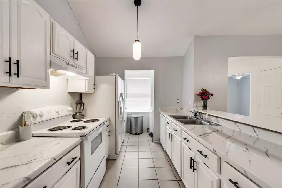 Kitchen - 9468 Gonzales Dr, Dallas, TX 75227 photo 2 of 2