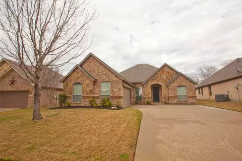 753 Peach Ln, Burleson, TX 76028