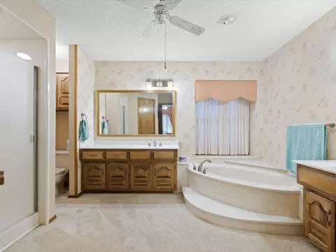 Bath - 316 E Reindeer Rd, Lancaster, TX 75146 photo 1 of 3