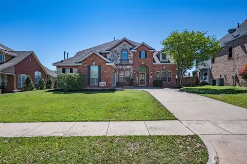 423 E Sandra Ln, Grand Prairie, TX 75052