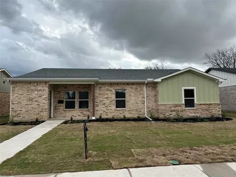 806 Alamo Ln, Garland, TX 75040