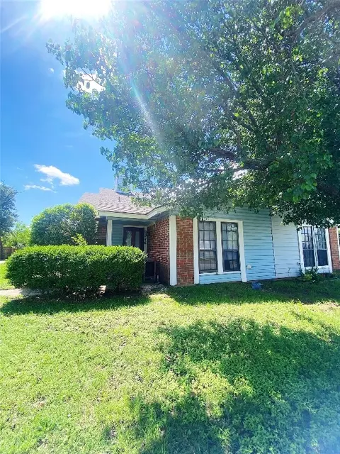 2546 Indigo Ln, Arlington, TX 76015