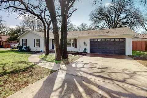 613 W Hillcrest St, Keene, TX 76059