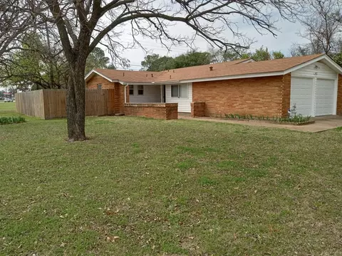 422 Columbia Cir, Irving, TX 75062