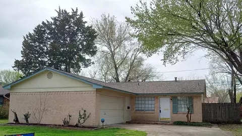 1122 Fairfield St, Irving, TX 75062