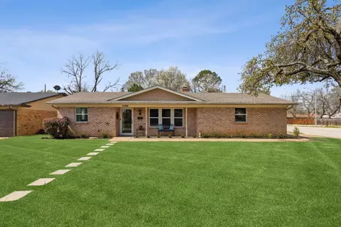 1700 Pamela Ln, Fort Worth, TX 76112