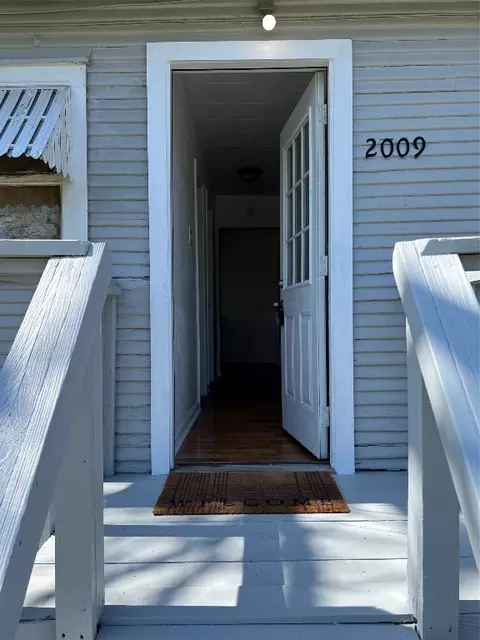 2009 Pecan St, Commerce, TX 75428 photo 2
