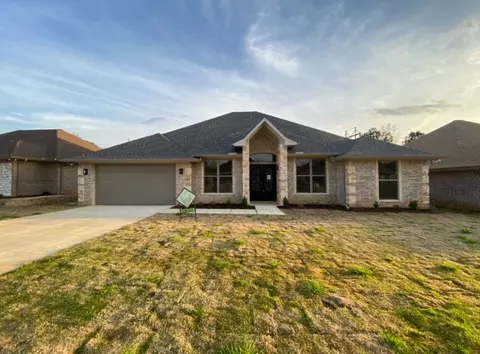 2504 Windmill Ln, Longview, TX 75601