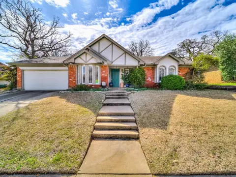 3012 Willow Ln, Bedford, TX 76021
