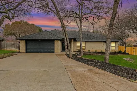 8909 Marti Ln, North Richland Hills, TX 76182