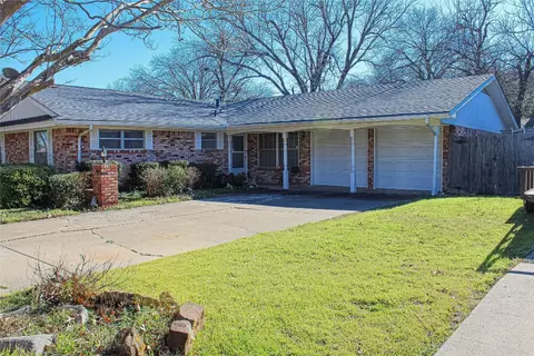 1312 Cozby St S, Benbrook, TX 76126