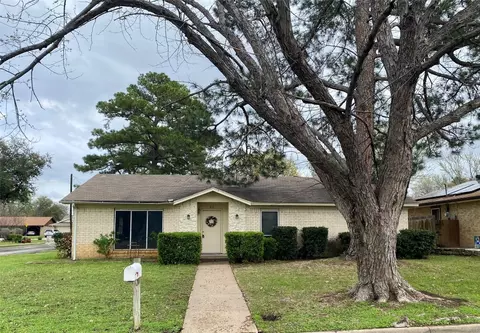 815 Charter Oak Ct, Arlington, TX 76012