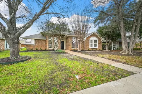 9013 Silverdollar Trl, Irving, TX 75063