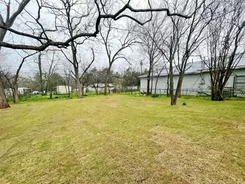 Exterior - 122 E Harrison St, Denison, TX 75021 photo 2 of 2