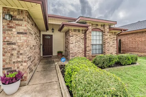 8720 Brushy Creek Trl, Fort Worth, TX 76118