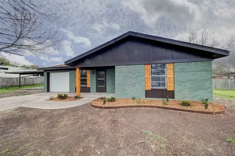 304 Oakwood St, Chico, TX 76431
