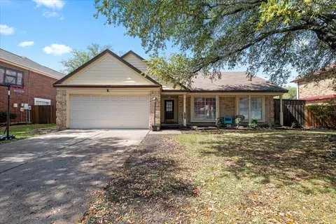 8105 Yacht Club Dr, Rowlett, TX 75089