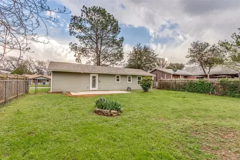 Exterior - 613 Aransas Dr, Euless, TX 76039 photo 4 of 4