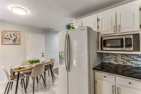 Kitchen - 613 Aransas Dr, Euless, TX 76039 photo 4 of 4
