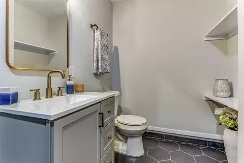 Bath - 613 Aransas Dr, Euless, TX 76039 photo 2 of 4