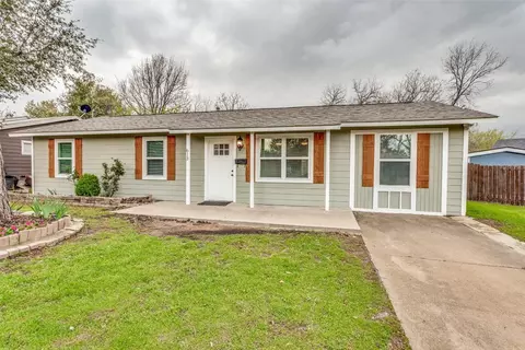 Exterior - 613 Aransas Dr, Euless, TX 76039 photo 2 of 4