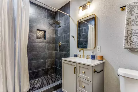 Bath - 613 Aransas Dr, Euless, TX 76039 photo 1 of 4