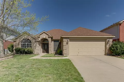 5017 Blanco Dr, Haltom City, TX 76137