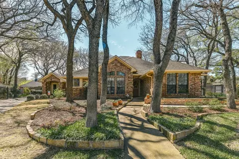 6906 Thornbird Ln, Arlington, TX 76001