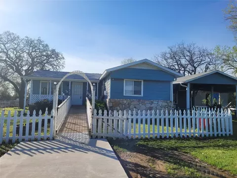 2401 Monarch Ct, Granbury, TX 76048