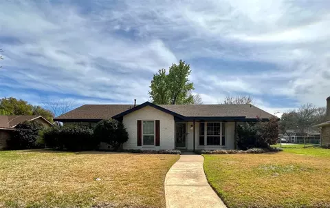 218 Hacienda Dr, Waxahachie, TX 75165