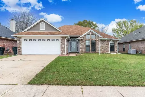 5315 Honeysuckle Ln, Bossier City, LA 71112
