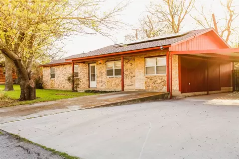 105 Cottonwood St, Comanche, TX 76442